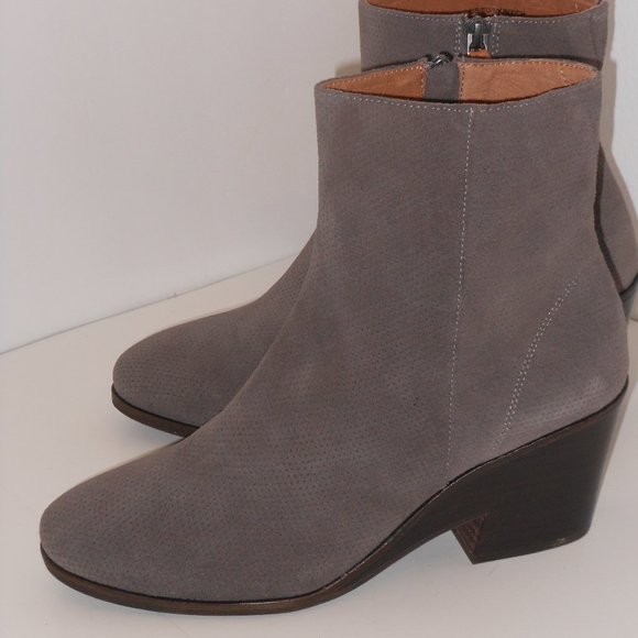 KENNETH COLE GENTLE SOUL GENUINE SUEDE ANKLE BOOTS SIZE 9.5 - Picture 9 of 11